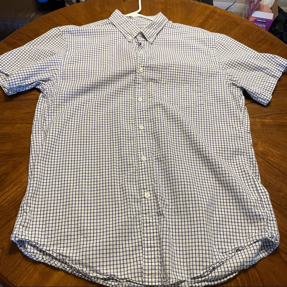 LIKE NEW J.CREW SHORT SLEEVE BUTTON DOWN